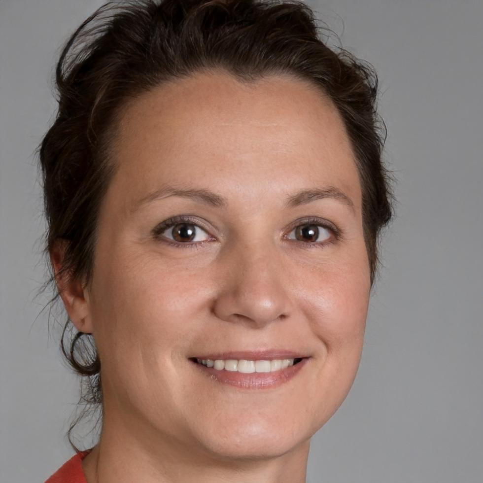 Penelope Kirschbaum, Operations Director